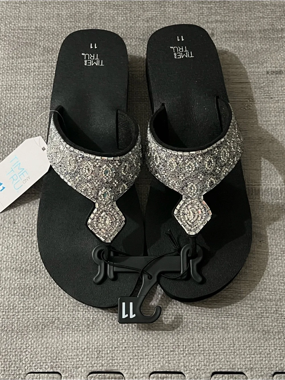 Time and Tru Black Silver Beaded Thong Slip-On Strap Sandals Women’s US 11